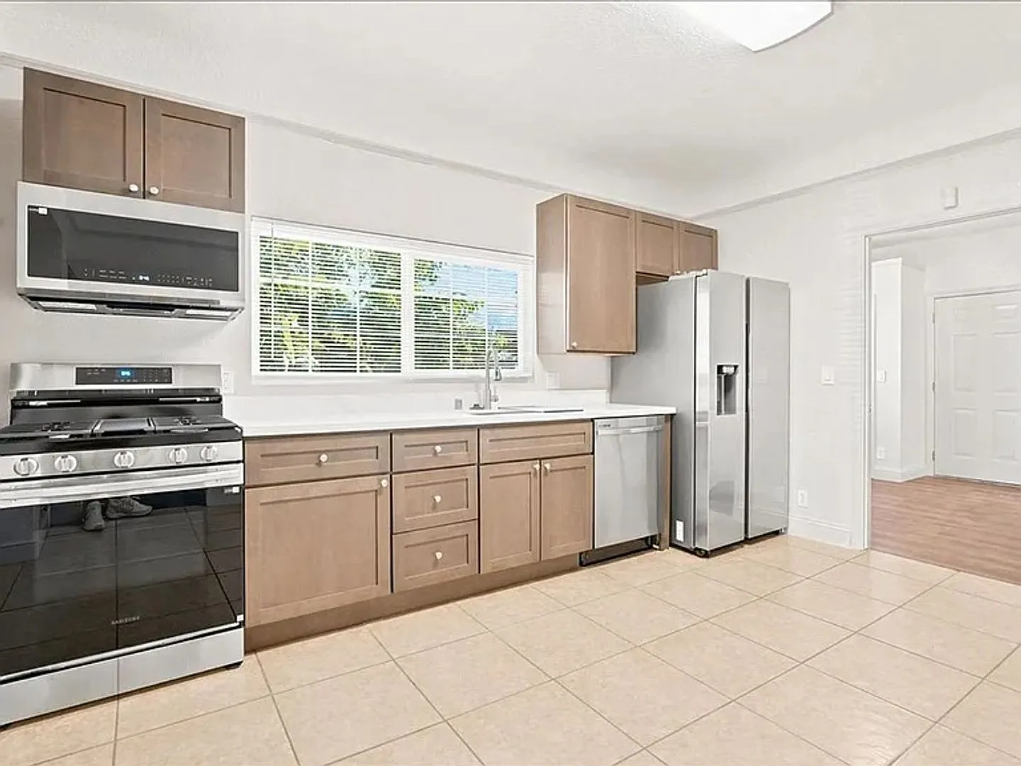 Available Now Remodeled 3-Bedroom Home Near Ucdmc With Ev Charger — Photo 1