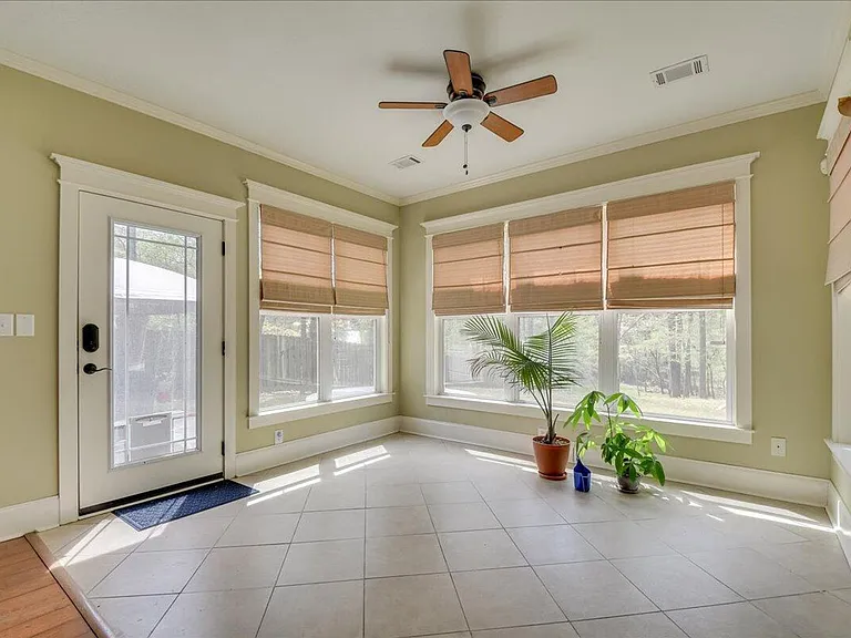 208 Havelock Dr — Photo 13