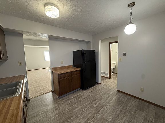 5th image of 2411 Edmonton Rd