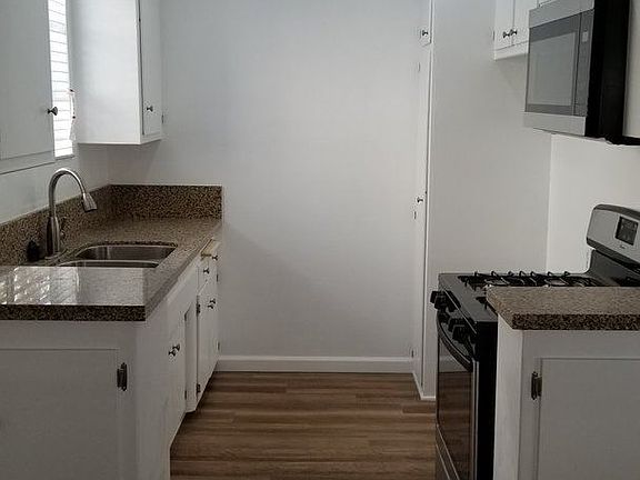 3rd image of 1031 N Ogden Dr APT 10