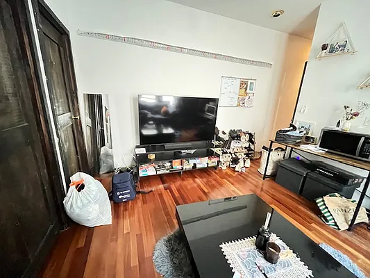 Rented by PocketBroker Inc | media 3