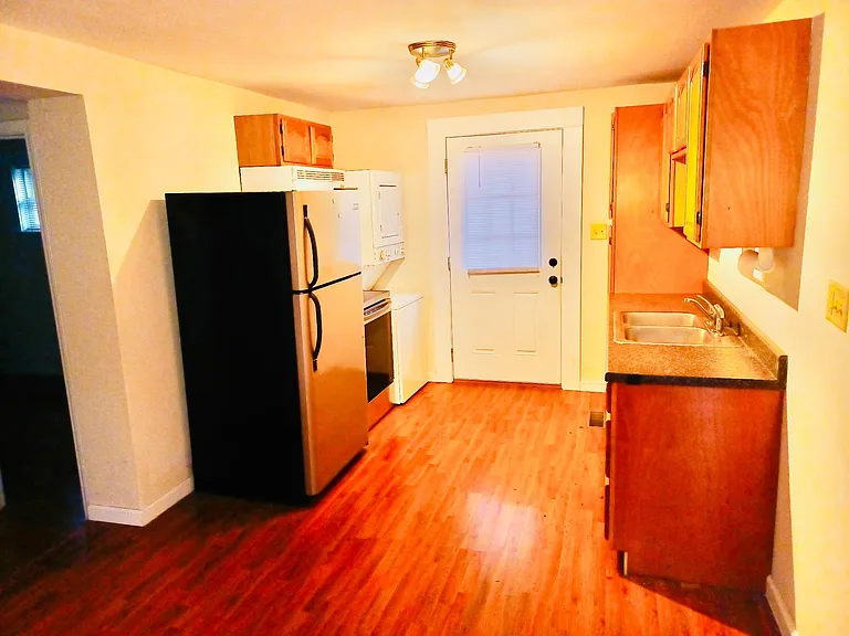 1112 Narrow Ln — Photo 3