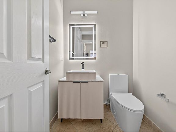 5th image of 1033 NE 17th Way #1103