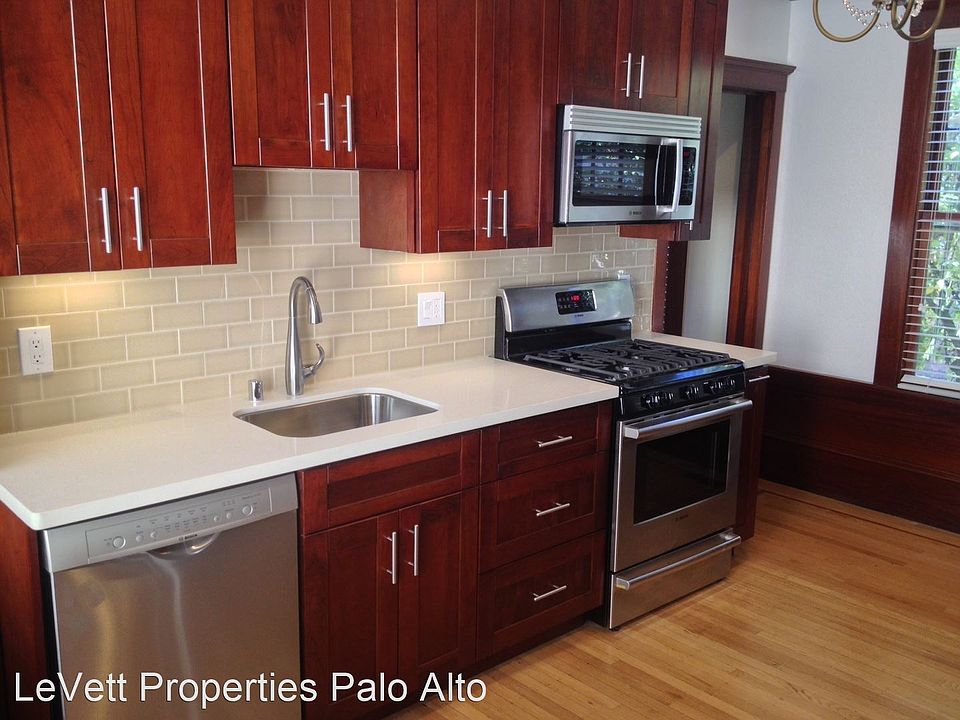 1st image of 944 Cowper St
