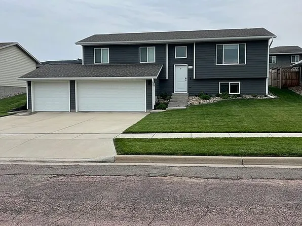 202 W 22nd St, Yankton, SD 57078