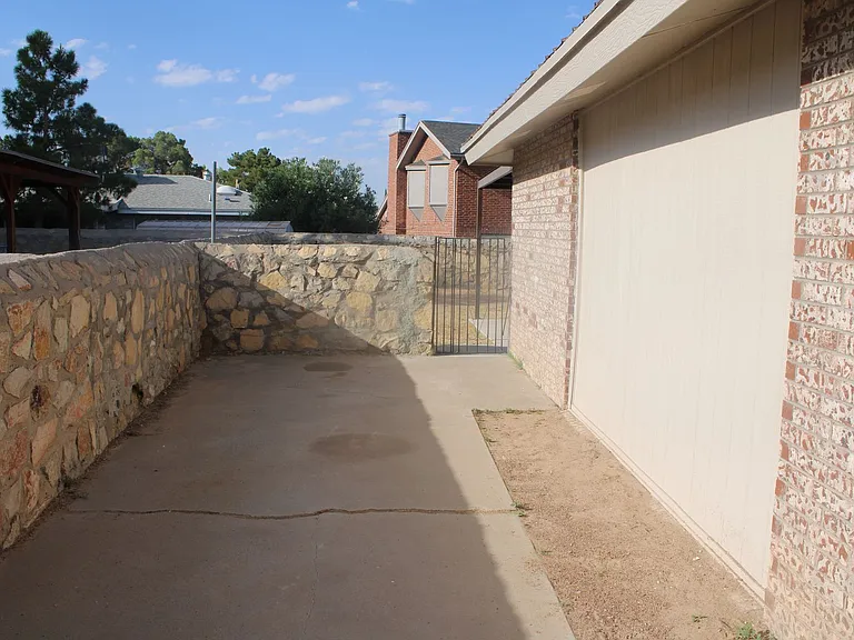 11500 Bob Mitchell Dr — Photo 25