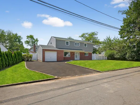 14 Elwin Place, East Northport, NY 11731