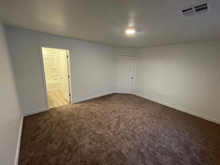 395 N 2050 W — Photo 5