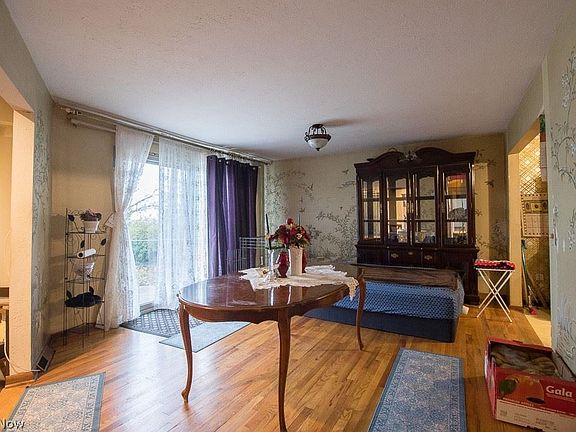5th image of 25527 Edgecliff Dr