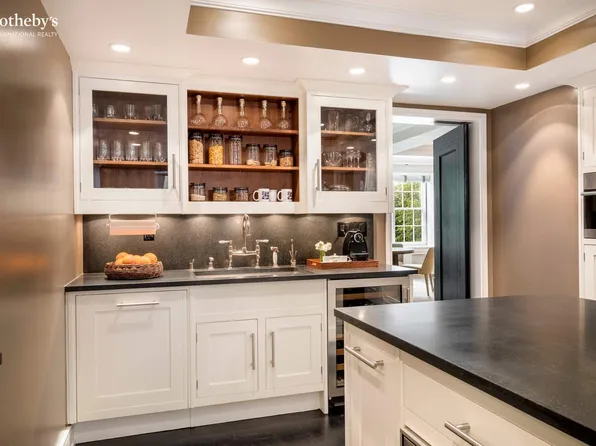 995 5th Avenue image 5 of 19