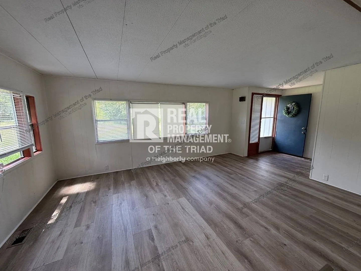 3 bed, 2.0 bath, 1440 sqft, $1,395 — Photo 2