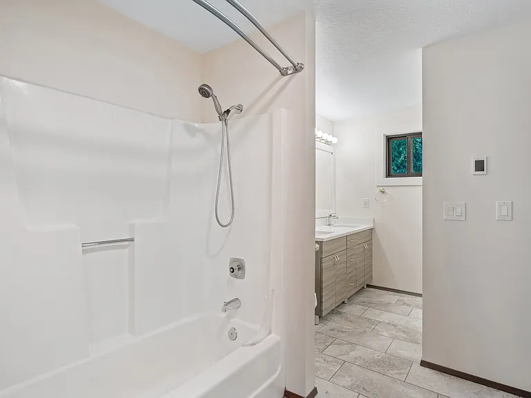 9729 NE 122nd St #4 — Photo 25