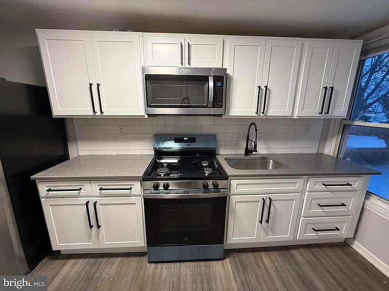 212 Warren St #2 — Photo 1
