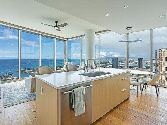 4th image of 1001 Queen St #3901