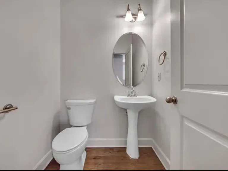 1390 Dutch Valley Pl NE — Photo 15