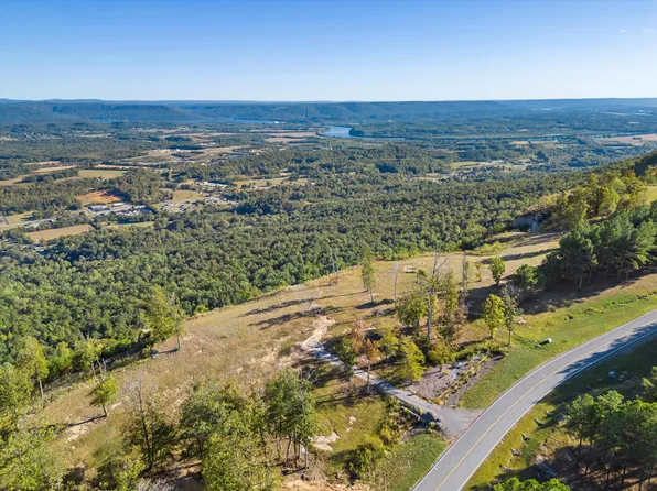 2900 River Bluffs Dr #Rb64, Jasper, TN 37347