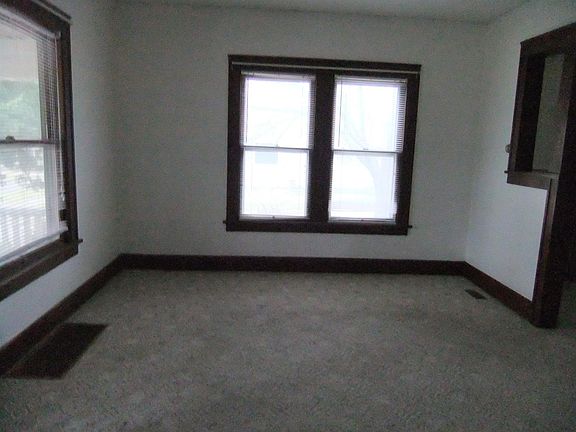 3rd image of 401 NE 8th St