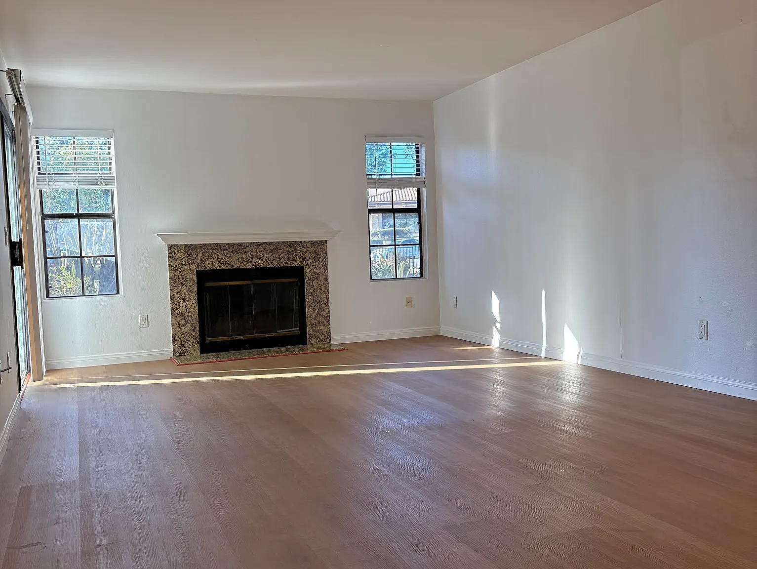 2 bed, 1036 sqft, $2,950 — Photo 2