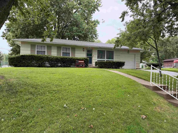 1503 Schoenheit St, Falls City, NE 68355