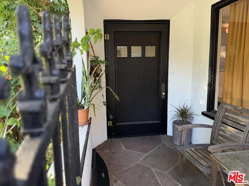 3 bed, 2.0 bath, 1531 sqft, $7,500 — Photo 2