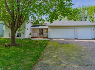 1029 Lacy Ln, Belle Plaine, MN 56011