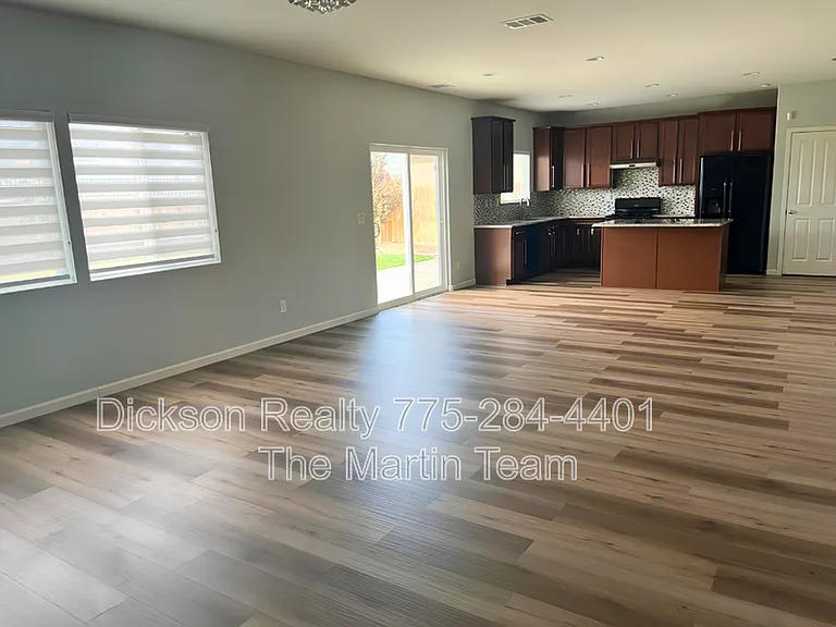 11042 Marymount Dr — Photo 2