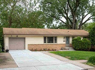 1210 Hillcrest Dr, Bellevue, NE 68005