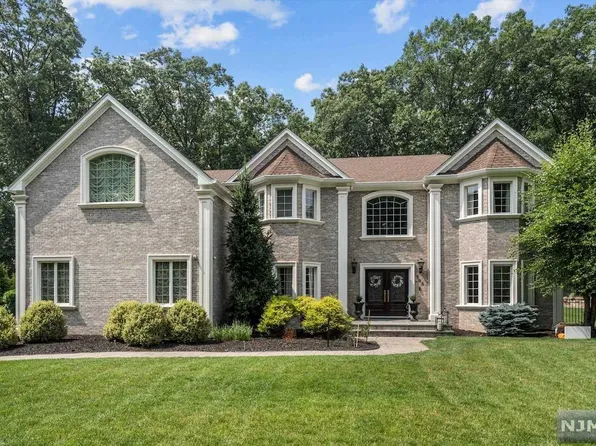 598 Colonial Rd, River Vale, NJ 07675