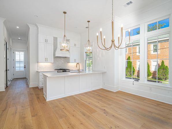 302 W 38th St