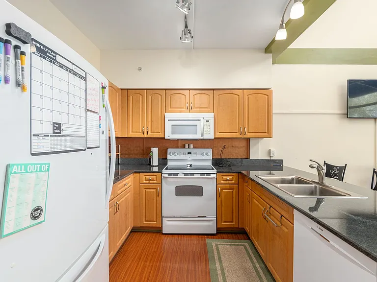 2515 SW 35th Pl #219 — Photo 9