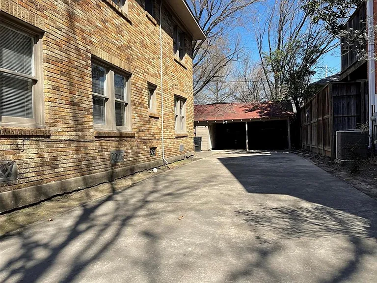 1706 Hawthorne St — Photo 21