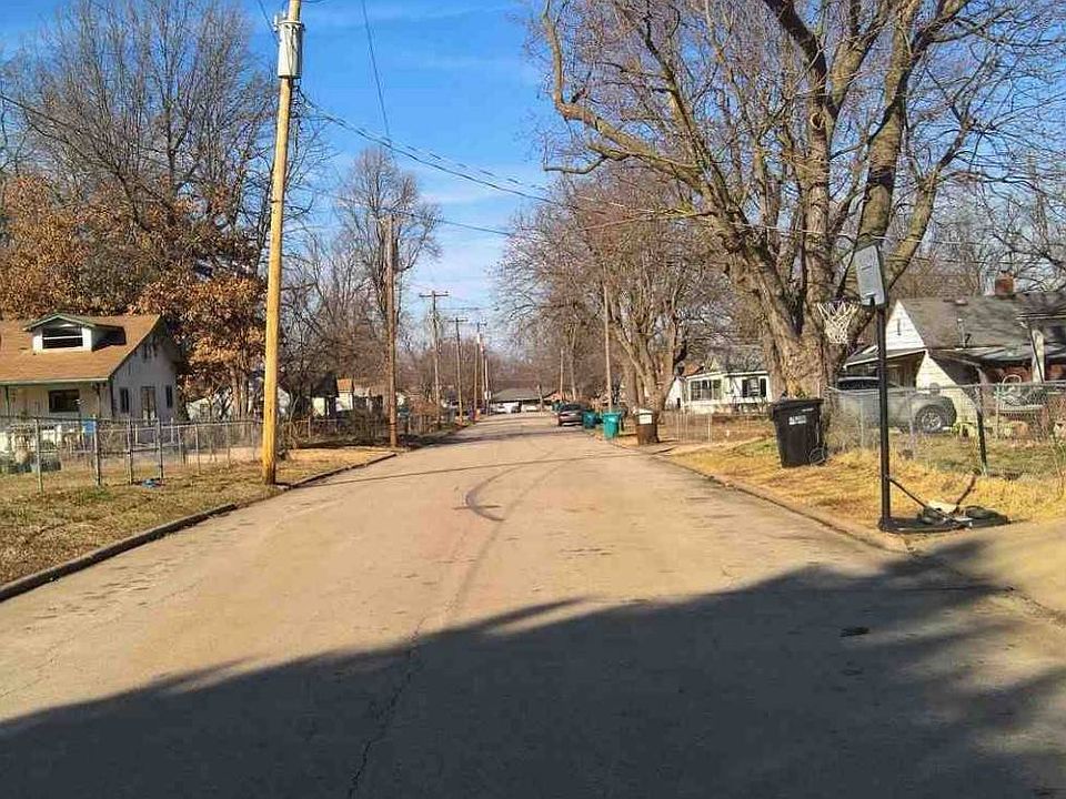 2nd image of 2058 N Park Ave