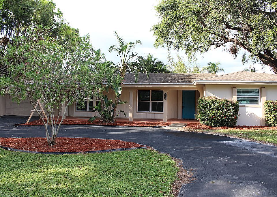 Beautiful 3/2/2 house 