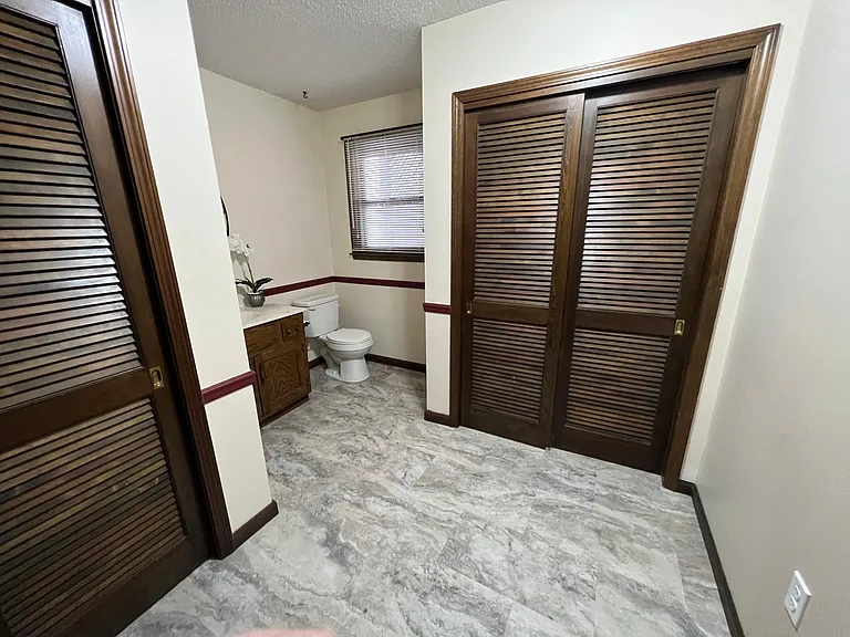 5921 SW 28th Ter — Photo 17