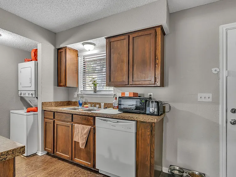 3808-3814 Coates Cir — Photo 15