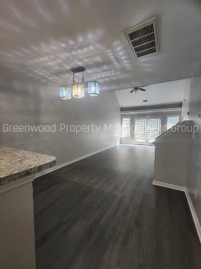 19 Cambridge Oak Cir — Photo 2