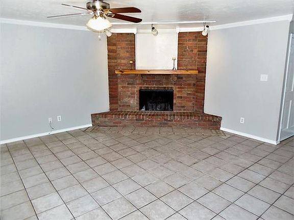 4th image of 804 Sunny Slope Dr