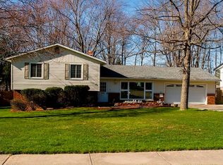 18114 Meadow Ln, Strongsville, OH