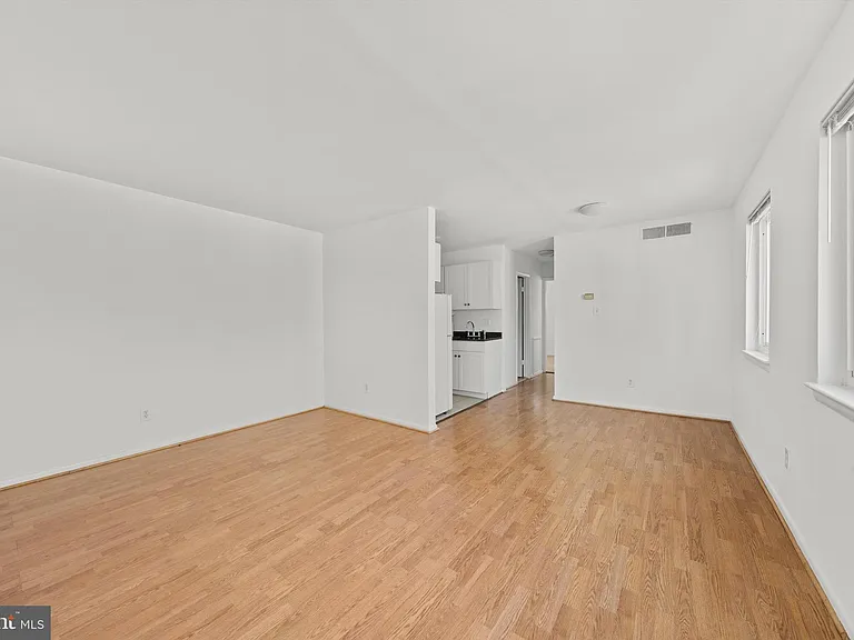 630 11th St NE #203 — Photo 13