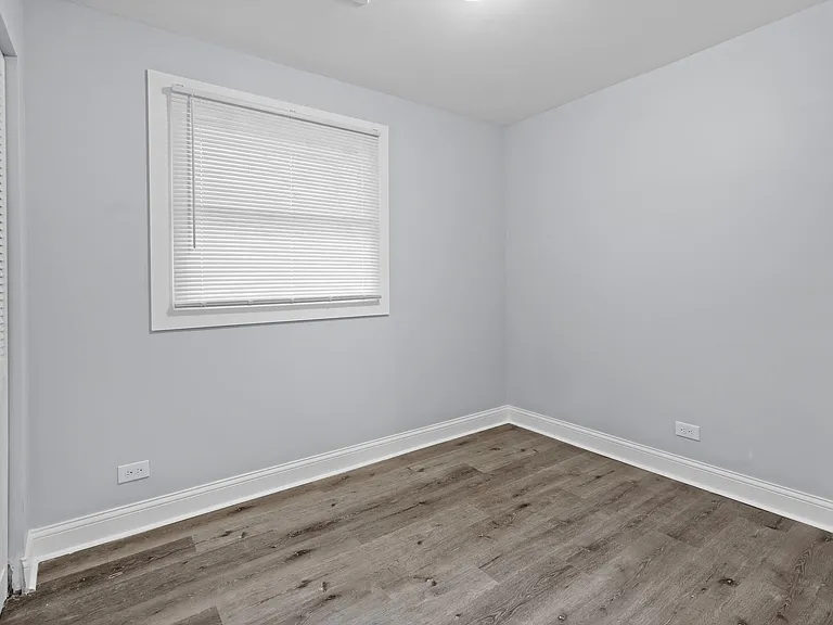 15333 Dorchester Ave — Photo 11