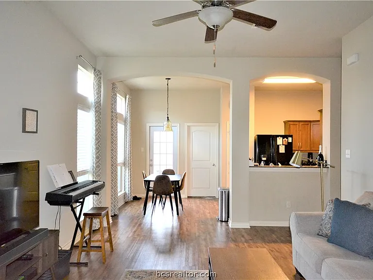 2814 Silver Oak Dr — Photo 3