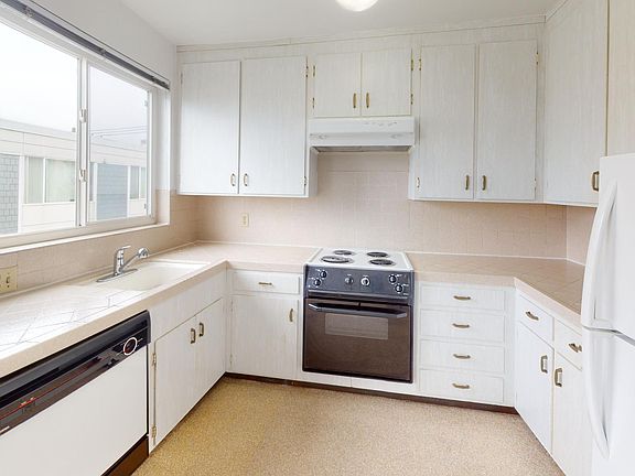 2nd image of 2028 Scott St APT 203