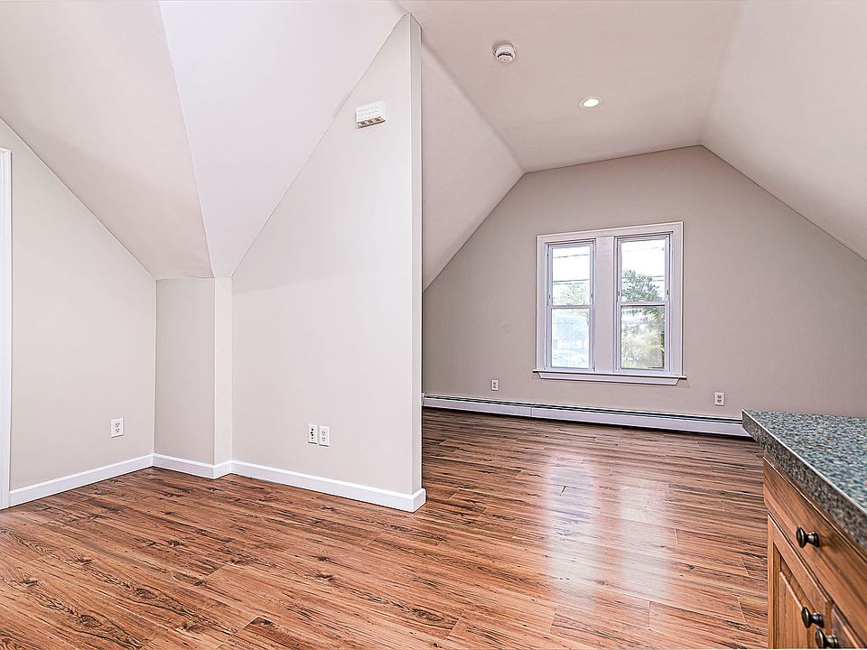 upstairs eat in kitchen or desk nook