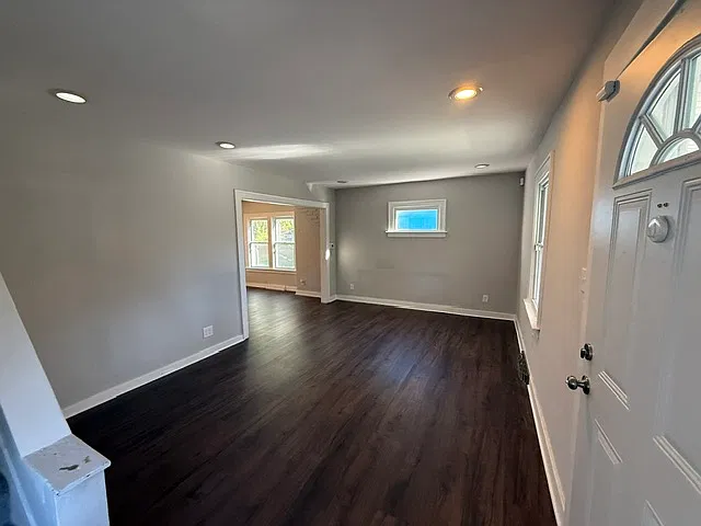 3 bed, 1000 sqft, $1,700 — Photo 3