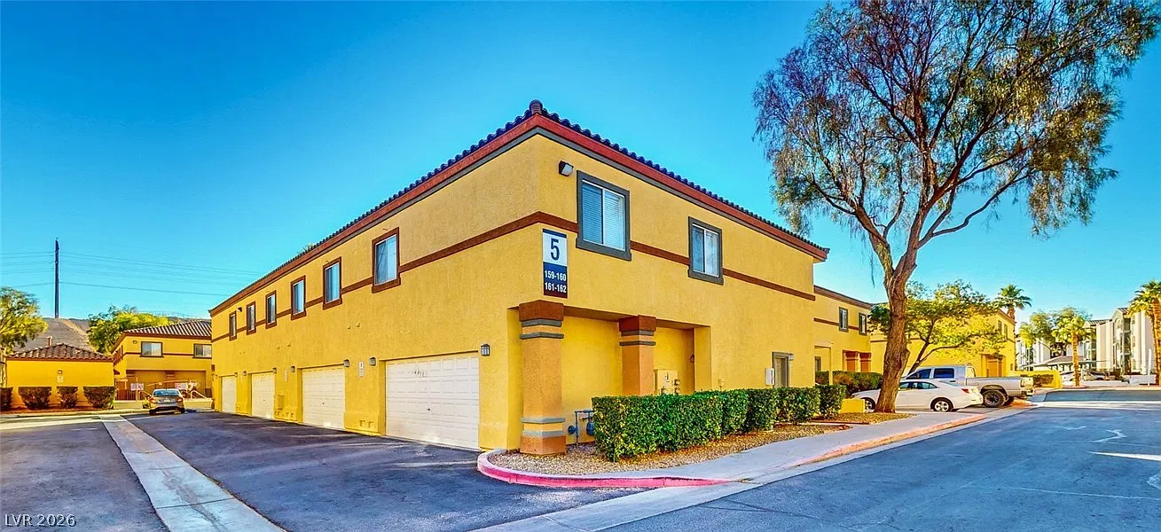 3 bed, 2.5 bath, 5214 sqft, $1,650 — Photo 2