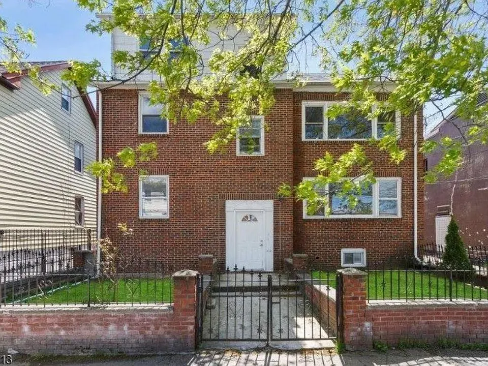 388 Leslie St #1