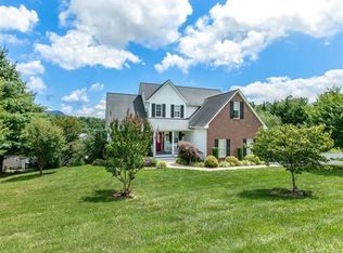 3 Good Day Ct, Candler, NC 28715