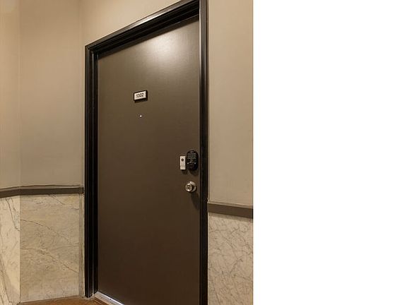 5th image of 215 W 7th St APT 1302