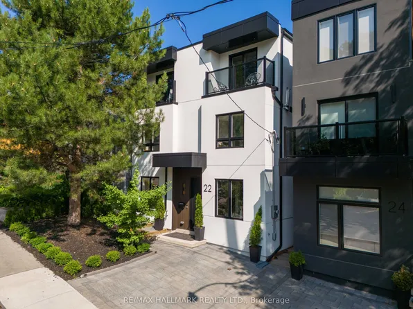 22 Harriet St, Toronto, ON M4L 2E9