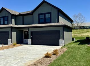 8359 Valley Spring Dr, De Soto, KS 66018